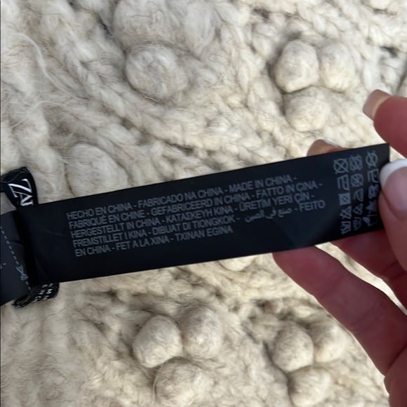 Zara Beige Scarf/Wrap - Picture 3 of 4